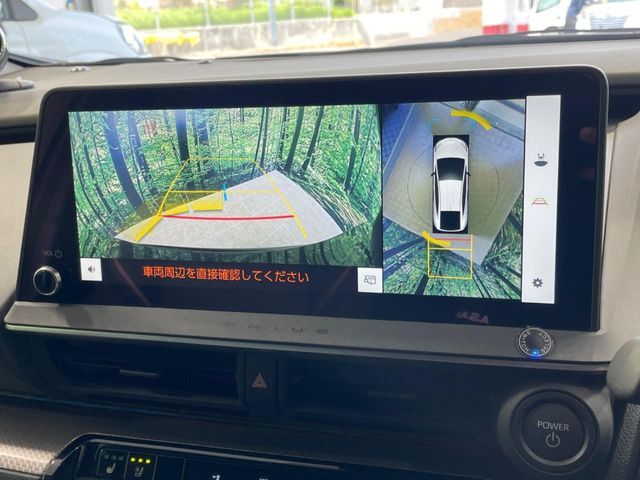 【パノラミックビューモニター】専用のカメラにより、上から見下ろしたような視点で360度クルマの周囲を確認することができます☆死角部分も確認しやすく、狭い場所での切り返しや駐車もスムーズに行えます。