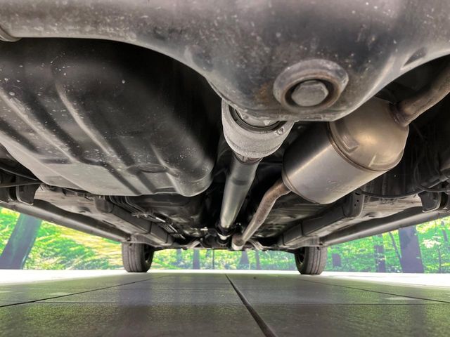 お車を安心してお乗りいただく為には、足回りの定期点検が欠かせません。サービスサポート（有償保証）では無料点検もご提供しており、安心のカーライフをお過ごしいただけるサポート体制が整っています。