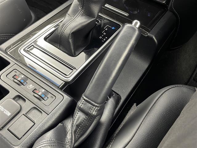【シフトレバー】シフトも操作しやすく快適なドライブを楽しんでいただけます！