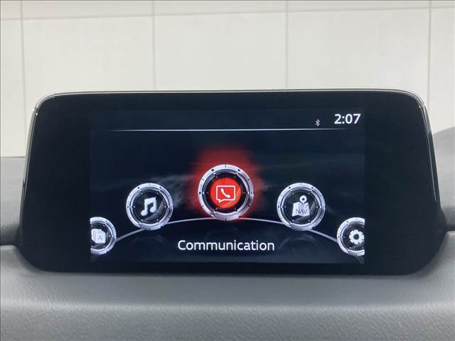 【純正ナビ】一体感のあるナビは、高級感ある車内を演出してくれます。Bluetooth再生などオーディオ機能も充実しておりますので、運転もより楽しめます♪