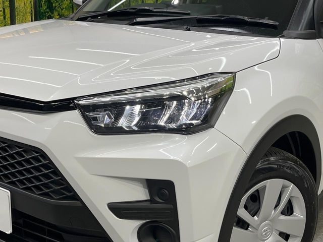 【LEDヘッドライト】悪天候や夜間走行時も良好な視界を確保し安心して運転できる高輝度LEDヘッドライトを装備！点灯速度が早く、消費電力も抑えられています。