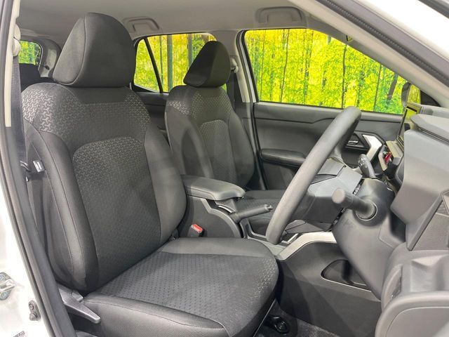 運転席シート廻りは使用感も少なく、良好な状態となっています。前オーナー様が丁寧に使っていたことがよくわかりますね。