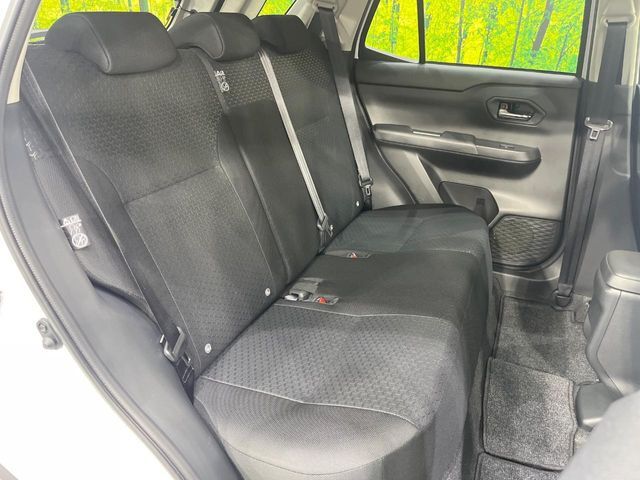 後部座席も気になるようなキズ・汚れやへたり等、大きなダメージはなく、良好な状態です。