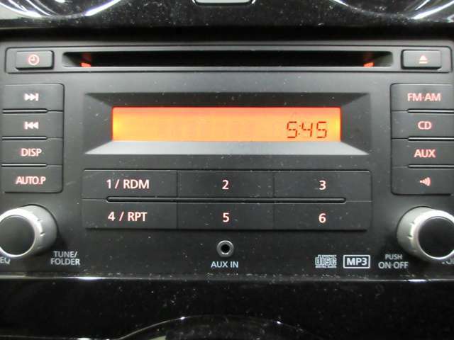 CDラジオ付き。別途有償にてナビやディスプレイオーディオに変更可能です。