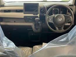 【ホンダカーズ鈴鹿 玉垣店】です。〈サービス工場〉 安心感と信頼が弾むクオリティの高い技術力が自慢です。経験豊富なメカニックが整備を行います。