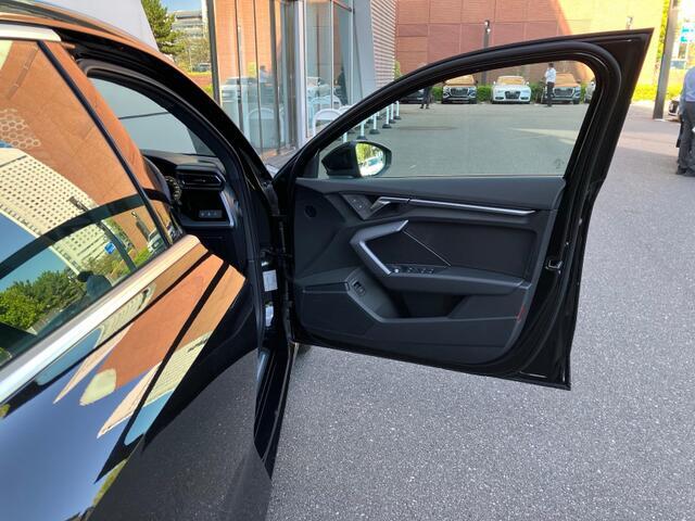 ドアを開けると上質で上品な室内空間が広がり細部までこだわったAudiデザイン性と、物づくりのこだわりを感じて頂けます。詳しくは0078-6002-900146中古車スタッフまで