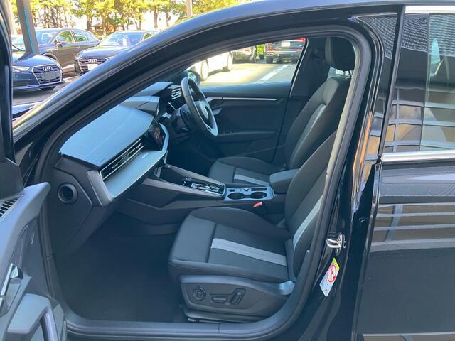 少し固めでホールド性の高いシートにより長距離移動時の疲労軽減に寄与します。詳しくは0078-6002-900146中古車スタッフまで