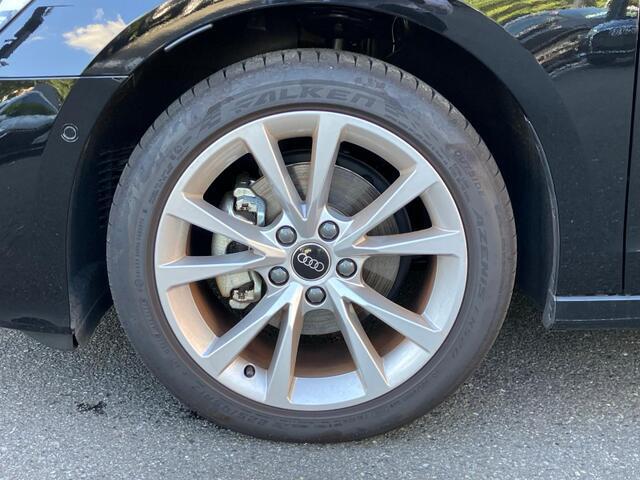 アウディみなとみらいショールーム内には東京都おもちゃ美術館と共同開発したキッズルームや併設されているカフェもあり、ゆっくりおくつろぎいただげる空間となっております。