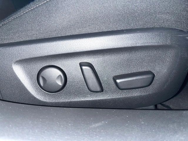 【パワーシート】スイッチ一つで簡単にシートの微調整が可能！電動だから力もいりません！快適なシートポジションにセットして、快適なドライブをお楽しみください。