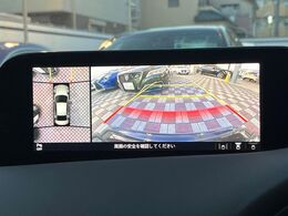 【360°ビューモニター】専用のカメラにより、上から見下ろしたような視点で360度クルマの周囲を確認することができます☆死角部分も確認しやすく、狭い場所での切り返しや駐車もスムーズに行えます。