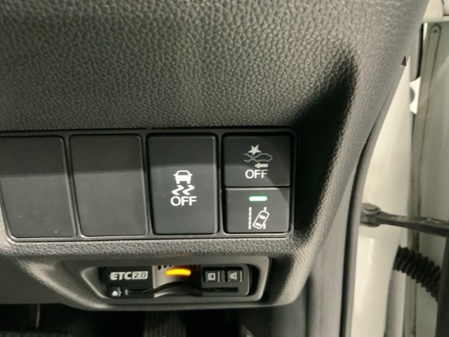 横滑り防止装置がついています。いざという時に安心ですね。