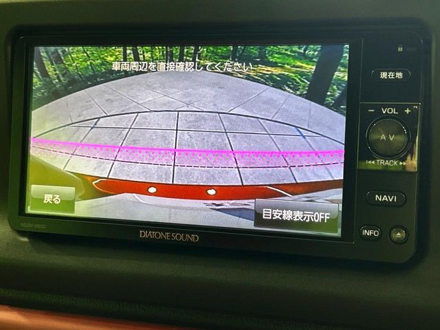 【バックカメラ】駐車時に後方がリアルタイム映像で確認できます。大型商業施設や立体駐車場での駐車時や、夜間のバック時に大活躍！運転スキルに関わらず、今や必須となった装備のひとつです！