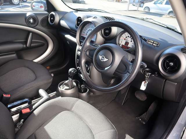 ダッシュボード、インパネ周りはMINI特有のデザイン！！