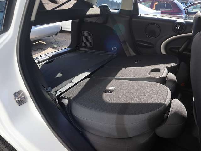 リヤシートは可倒式なのでシーンに合わせて幅広くお使いいただけます