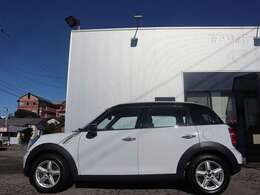 綺麗なMINIクロスオーバー入庫！！　店舗直通076-220-6714までお気軽にお問合せ下さい♪