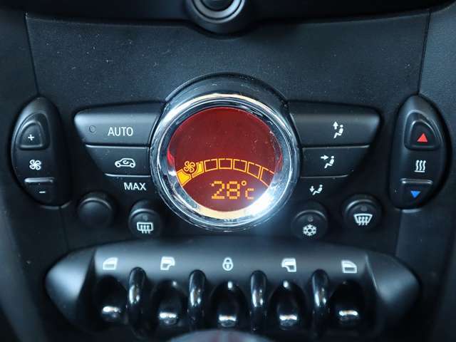 エアコン操作パネルは、各部わかりやすく簡単操作可能です