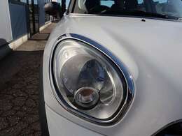 ヘッドライトはくすみ、汚れもなくクリアで綺麗な状態です。