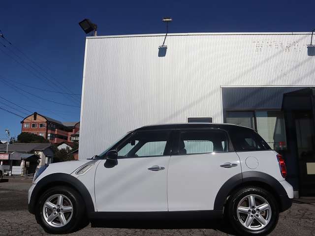 綺麗なMINIクロスオーバー入庫！！　店舗直通076-220-6714までお気軽にお問合せ下さい♪