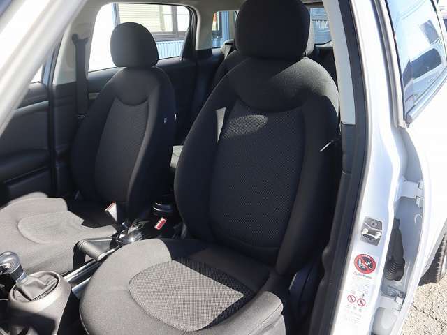 シートもすれ破れもなく良い状態です。使用感も少なく綺麗です！