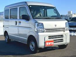 新車と同様の保証（有料）がつけられます。また各地域の店舗に最新の大型整備工場とプロメカニックが常駐しておりアフターメンテナンスもお任せください。