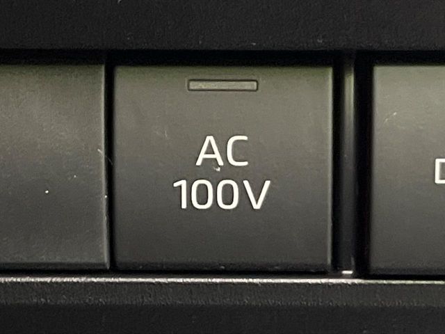 【アクセサリーコンセント】キャンプやスポーツ、アウトドアでのアクティビティはもちろん、災害・停電の際に助けにもなるAC100Vコンセントを装備♪ケータイやタブレット、ゲーム機器の充電にも♪