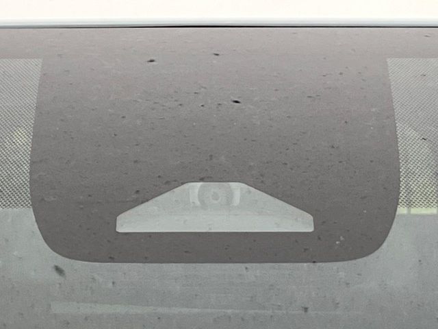 【トヨタセーフティセンス】走行中に前方の車両等を認識し、衝突しそうな時は警報とブレーキで衝突回避と被害軽減をアシスト。より安全にドライブをお楽しみいただけます。