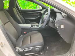 「この車の写真をもっと見たい」「状態が気になる」「この装備はついている？」どんな小さな疑問でもお気軽にお問い合わせください！