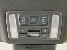 【両側パワースライドドア】スマートキーや運転席のスイッチで後席両側スライドドアの開閉が可能♪電動だから力を入れてドアを開ける必要が無く、小さなお子様でも簡単に開け閉めでき快適です♪