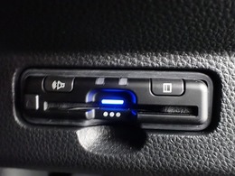 デザインスッキリのビルトイン『ETC』！高速道路の特典はもちろん、キャッシュレスなので料金所では徐行するだけで通過可能です！