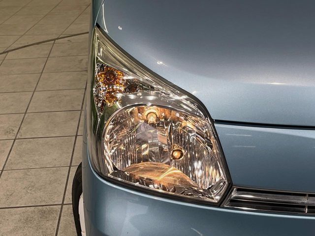 【LEDヘッドライト】悪天候や夜間走行時も良好な視界を確保し安心して運転できる高輝度LEDヘッドライトを装備！点灯速度が早く、消費電力も抑えられています。
