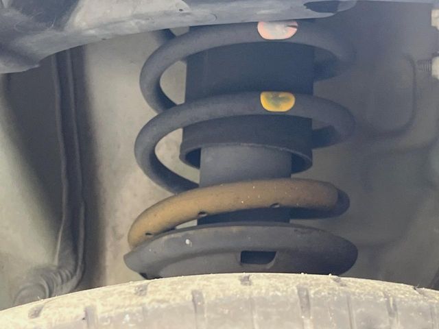 お車を安心してお乗りいただく為には、足回りの定期点検が欠かせません。サービスサポート（有償保証）では無料点検もご提供しており、安心のカーライフをお過ごしいただけるサポート体制が整っています。