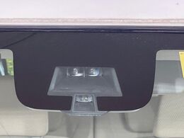 【スズキ　セーフティサポート】走行中に前方の車両等を認識し、衝突しそうな時は警報とブレーキで衝突回避と被害軽減をアシスト。より安全にドライブをお楽しみいただけます。