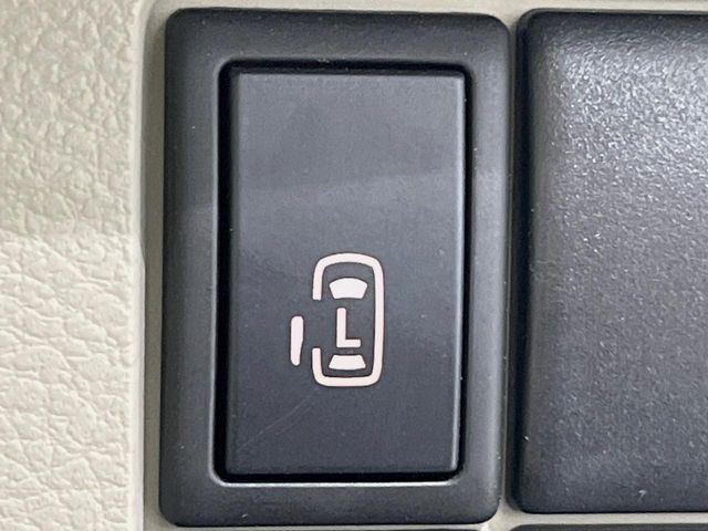 【パワースライドドア】スマートキーや運転席のスイッチでスライドドアの開閉が可能♪電動だから力を入れてドアを開ける必要が無く、小さいお子様でも、重い荷物を持っている時もラクに開け閉めできます♪