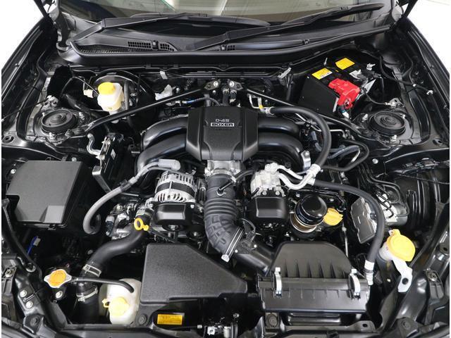 動力性能とレスポンスに徹底的にこだわった2.4リッター自然吸気エンジンを搭載。アクセル操作に対して意のままに、力強く加速する気持ちよさを提供致します。