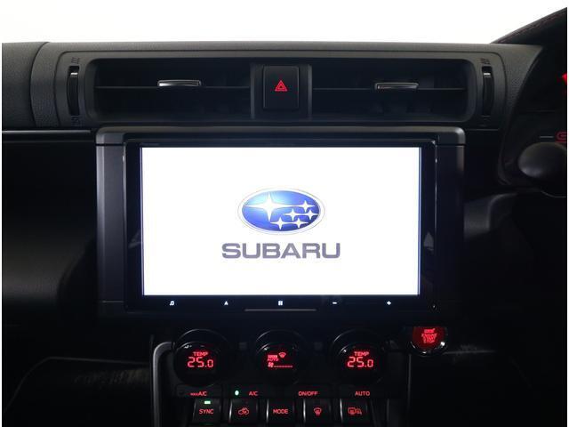 高精細な9インチ大画面ナビゲーションを搭載し、優れた視認性と快適なタッチ操作を実現。スマートフォンとの連携機能にも対応し、ドライバーの利便性と快適なドライブ体験をサポートします。