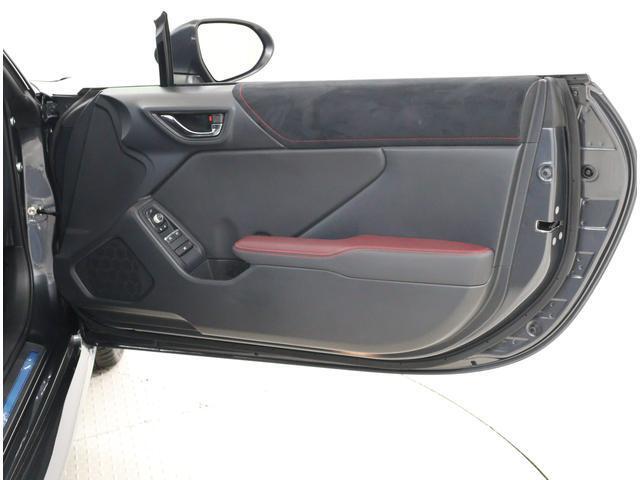 運転席ドア内側です。500mlペットボトルを収納できます。季節に関係なく水分補給は本当に重要ですよ。