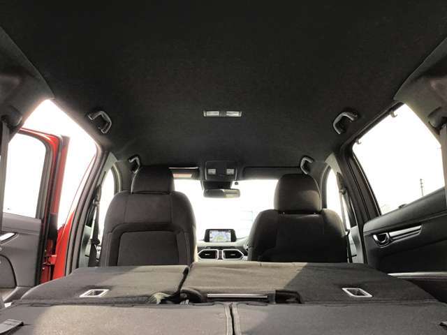 天井も綺麗です☆私は中古車を見るときに天井を良く見るようにしています☆ここが綺麗な車は車内が綺麗なことが多いです☆