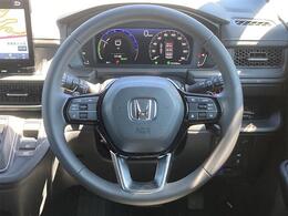 【ステアリング】軽い力で扱いやすいハンドルです。目立つ傷やスレなどなく綺麗な状態です！除菌プランいれていただくとさらに快適に！清潔なお車はお子様にも安心ですね！