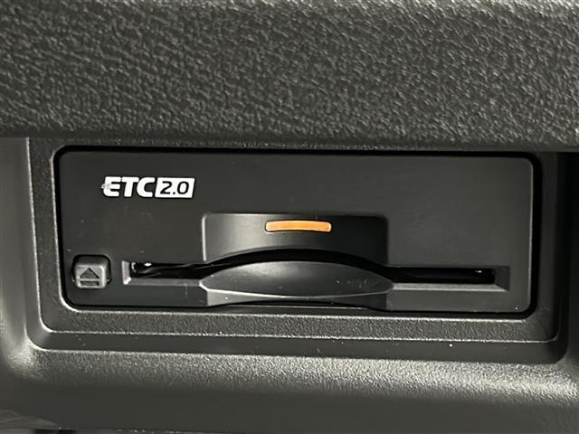 【ETC2.0（DSRC）】ETCカードを挿入すれば料金所はノンストップで通過できます。ETC限定の割引や、高速道路の情報提供サービスを利用できます。