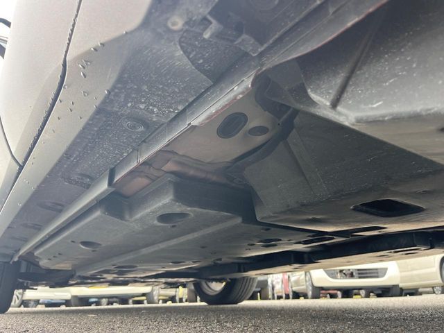 お車を安心してお乗りいただく為には、足回りの定期点検が欠かせません。サービスサポート（有償保証）では無料点検もご提供しており、安心のカーライフをお過ごしいただけるサポート体制が整っています。