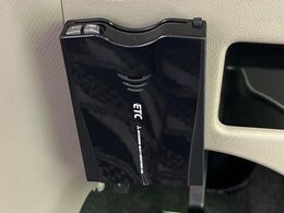 【ETC】高速道路の料金所をストレスなく通過！話題のスポットやサービスエリアに多い「スマートIC」利用時は必須のアイテムです。当店でセットアップを実施、ご納車当日からすぐにご利用いただけます！