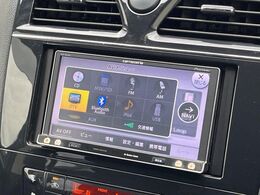 【ナビゲーション】目的地までしっかり案内してくれる使いやすいナビ。Bluetooth接続すればお持ちのスマホやMP3プレイヤーの音楽を再生可能！毎日の運転がさらに楽しくなります！！