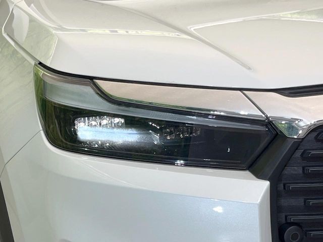 【LEDヘッドライト】悪天候や夜間走行時も良好な視界を確保し安心して運転できる高輝度LEDヘッドライトを装備！点灯速度が早く、消費電力も抑えられています。