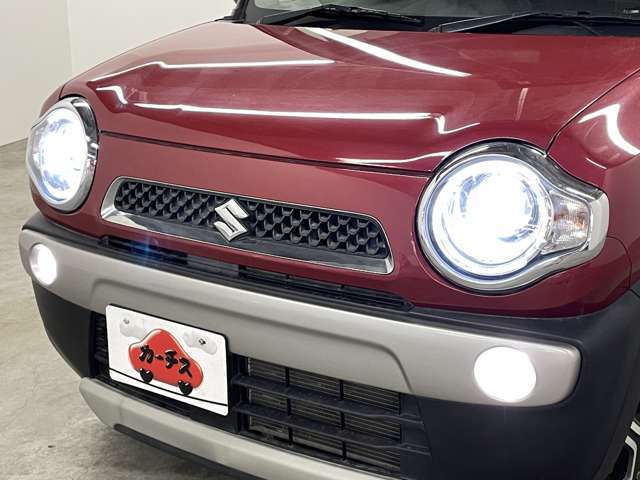 「ディスチャージヘッドライト」明るい光で暗い夜道も安全に運転できますね♪