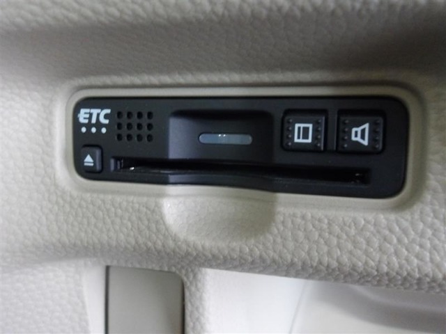 ETC車載器付きです。高速道路の料金所もスムーズに通過できます。