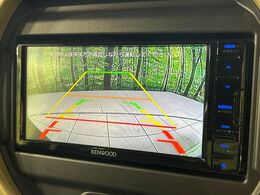 【バックカメラ】駐車時に後方がリアルタイム映像で確認できます。大型商業施設や立体駐車場での駐車時や、夜間のバック時に大活躍！運転スキルに関わらず、今や必須となった装備のひとつです！