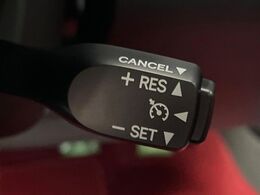 【クルーズコントロール】高速道路もラクラク走行。アクセルを離しても一定速度で走行ができ、長距離運転時の負担を軽減！加速・減速も簡単なスイッチ操作で調整できます。