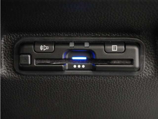 今や必需品の◆ETC車載器　装備車◆　有料道路を利用する際にスムースに通過でき、わずらわしい料金支払いから開放されます！