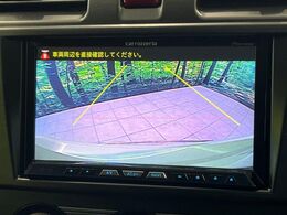 【バックカメラ】駐車時に後方がリアルタイム映像で確認できます。大型商業施設や立体駐車場での駐車時や、夜間のバック時に大活躍！運転スキルに関わらず、今や必須となった装備のひとつです！