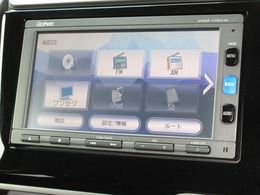 ナビゲーションはギャザズメモリーナビ（VXM-174CSi）を装着しております。AM、FM、CD、Bluetooth、ワンセグTVがご使用いただけます。初めて訪れた場所でも安心ですね！